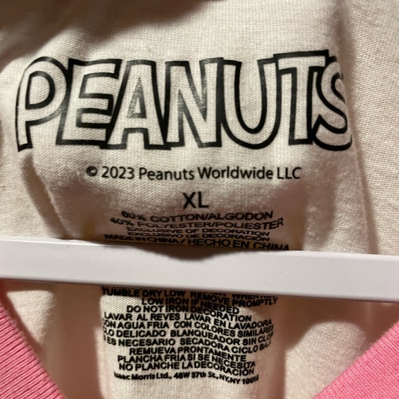 Peanuts crop Tshirt with pink stripping on sleeves and neckline used  size XL - Picture 3 of 6